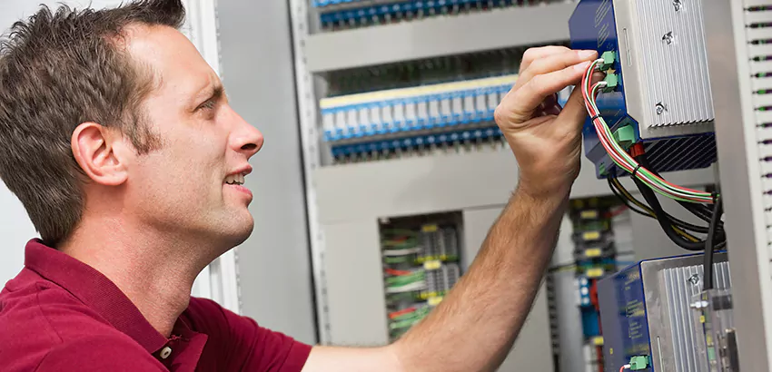 Offshore and Petroleum Facility Electrician in Lancaster